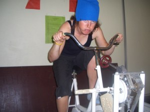 CIMG7047 stupid pic but look @ the stationary bike - maybe from the 70's??...