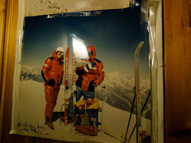 Bo Fausta mit Begleitung im Himalayagebirge...